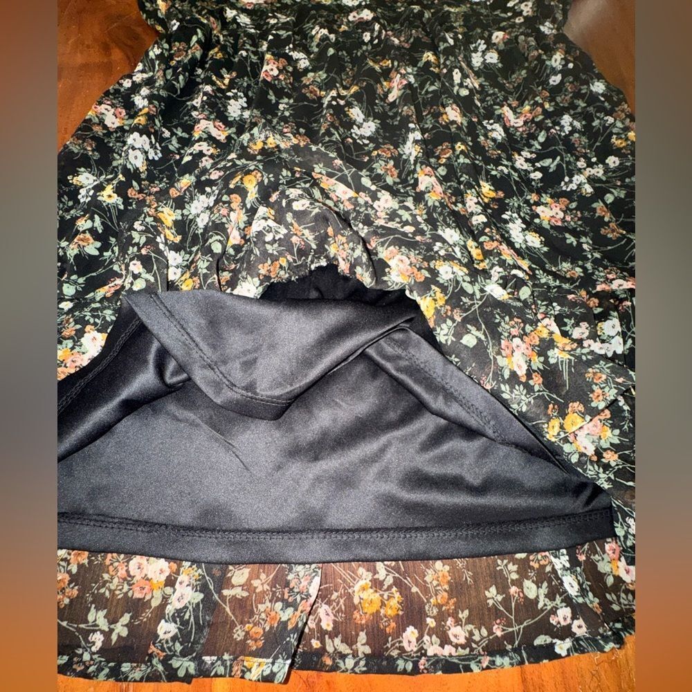 Black Tape Floral V-Neck Ruffle Hem Long Sleeve Mini Dress Black Multi Size LG - Picture 7 of 14